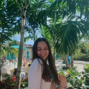 Meet your Posher, Andrea